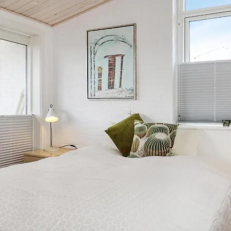 2 Bedroom Stunning In Allinge-Sandvig