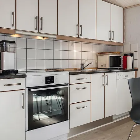 2 Bedroom Stunning In Allinge-Sandvig